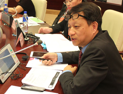 34-ICIS13- roundtable- Alex.JPG 34-ICIS13- roundtable- Alex.JPG
